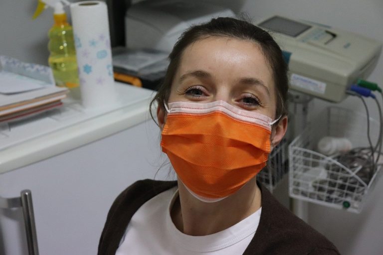 surgical mask, nurse, covid-19
